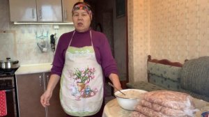 Накрутила домашнего фарша. Сварила вкусное щи. Вся в делах.