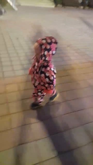 17 мес.7 дн.На ёлке на Площади.(29 дек.203).mp4