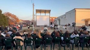 Новый летний кинотеатр открыли в станице Ленинградской