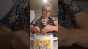 ХОЛОДЕЦ ИЗ КУРИНЫХ ЖЕЛУДОЧКОВ И ЛАПОК. ОЧЕНЬ ПОЛЕЗНОЕ И ВКУСНОЕ БЛЮДО.