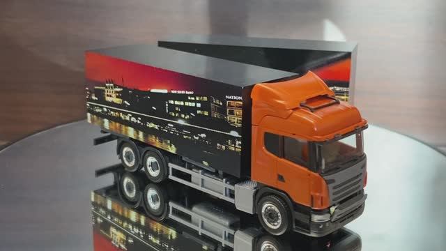 Модель Scania с прицепом и сменными кузовами в масштабе 1:87