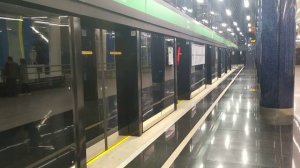 ст. метро Приморская, Ленинград (СПб), Зелёная Линия - интерьер, пассажиры, работники метро