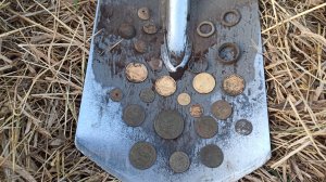 Коп монет онлайн. Поиск старины с металлоискателем 2025. EQUINOX 900