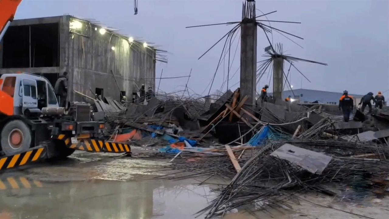 Опубликованы кадры с места обрушения здания в Южно-Сахалинске