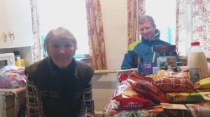 Тетя Валя встречает гостей