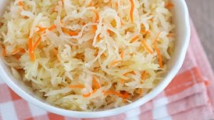 Квашеная капуста всегда вкусная!