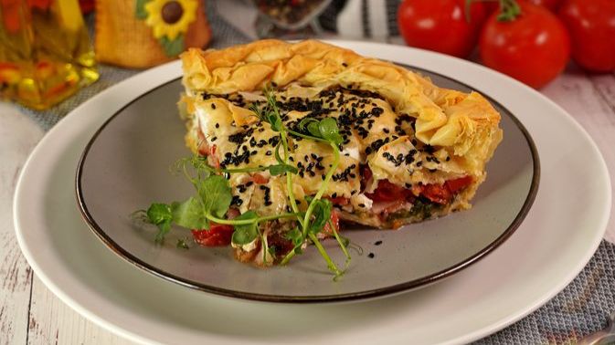 Сырный пирог с беконом и помидорами. ПИТА "КАССЕРИ"