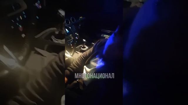 Абу-бандит пытался рассказать полиции о своём превосходстве смотреть онлайн