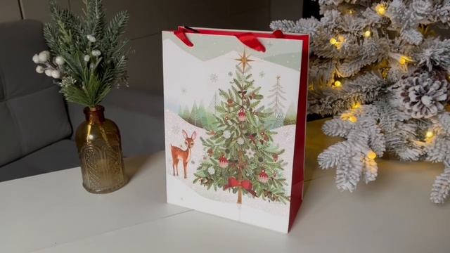 Подарочный пакет ОЛЕНЁНОК У ЁЛКИ, бумага, 32х26 см, 451116-2