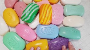 АСМР ШУРШАНИЕ. РАСКЛАДЫВАЮ КРАСОЧНОЕ МЫЛО. ШУРШУ УПАКОВКОЙ , БУМАЖНЫМИ ОБЕРТКАМИ!