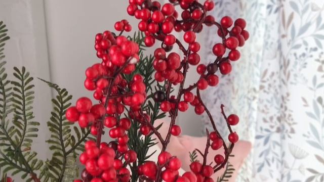 Декоративная ветка ЛЕСНЫЕ ЯГОДЫ с шишками, хвоя 100% литая PE, 68 см, 689077