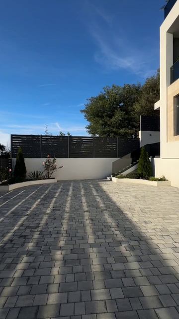 Хай-тек с видом на море и горы смотреть онлайн