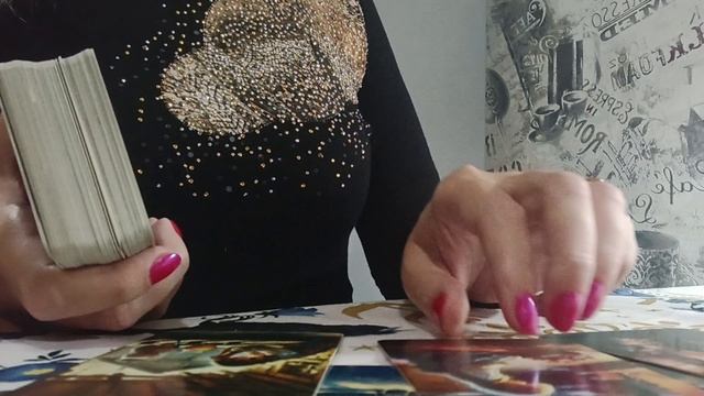 Его чувства, планы, действия в отношении вас? Расклад Таро смотреть онлайн