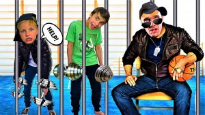 ПОБЕГ ОТ БЕШЕНОГО ФИЗРУКА ! СКЕТЧ на CRAZY Богдаш