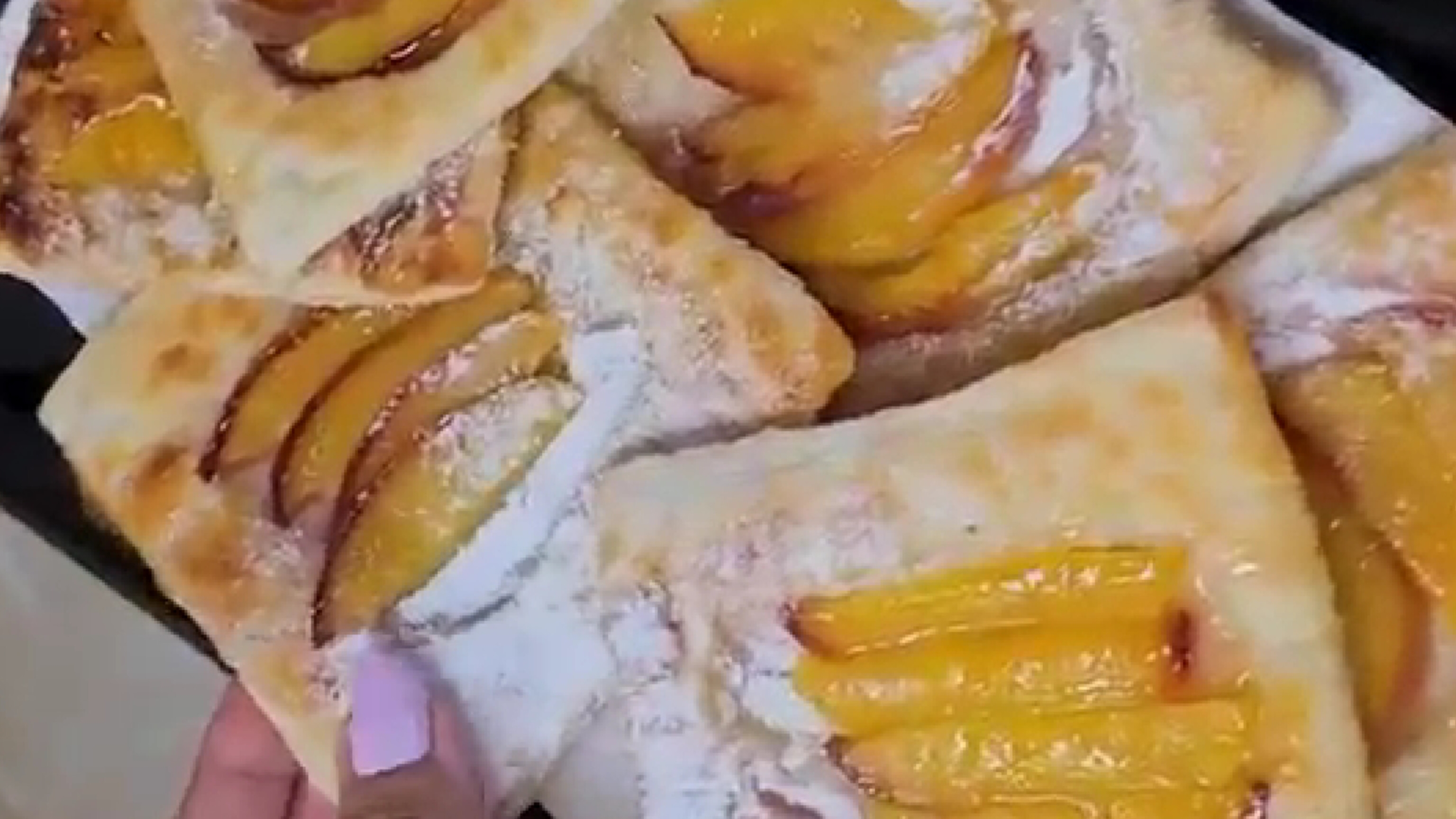 Хрустящие СЛОЙКИ с персиком...🥐🍑😋    Рецепт ⤵️