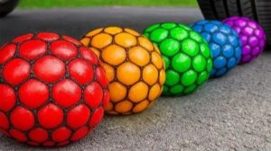 Насыщенный ASMR-ролик, в котором радужные шарики Coca-Cola, Fanta Sprite, Pepsi дробятся