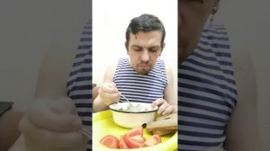 Обжор мукбанг / пельмени Останкинские, с помидорами и зеленью