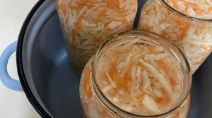 Квашу капусту.