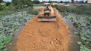 Строительство, засыпка, дорога через болото