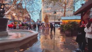 🇬🇧 РОЖДЕСТВО в Лондоне в 2025 ГОДУ 🎄🌧️ Рождественская прогулка в дождливую погоду в формате 4K
