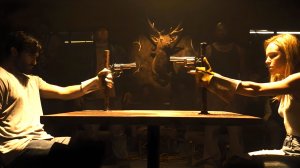 ПАРУ ЗАСТАВИЛИ СТРЕЛЯТЬ ДРУГ В ДРУГА ПО ОЧЕРЕДИ / ОБЗОР ФИЛЬМА ПРО ПОСТАПОКАЛИПСИС "МЕСТНЫЕ"