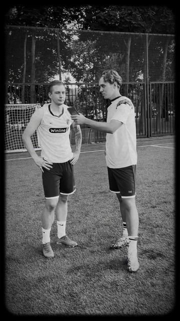 ОПРОС С НАПАДАЮЩИМ смотреть онлайн