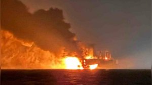 Появились кадры атаки ВСУ на гражданские танкеры. МБЭК атаковали 2 танкера.Новости 28.11.2025