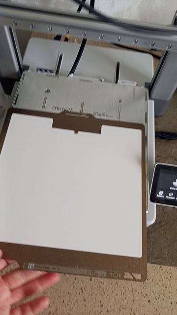 Печать фонового экрана для крепежа  для  съемки  видео на 3Д принтере из ПЛА пластика