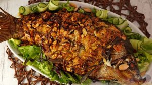 Вкусный тюнинг.) ЗАПЕЧЁННЫЙ КАРП С ЛУКОМ И МИНДАЛЁМ