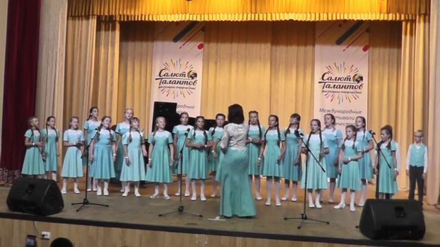 А.Островский Поезд идет на юг  младший хор Славия