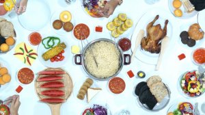 12 тысяч рублей – такова стоимость новогоднего стола для семьи из 4 человек в этом году