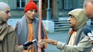 Лекция Шрилы Прабхупады 28.11.1974, Бомбей. ШБ 3.25.28. Примите гуру.