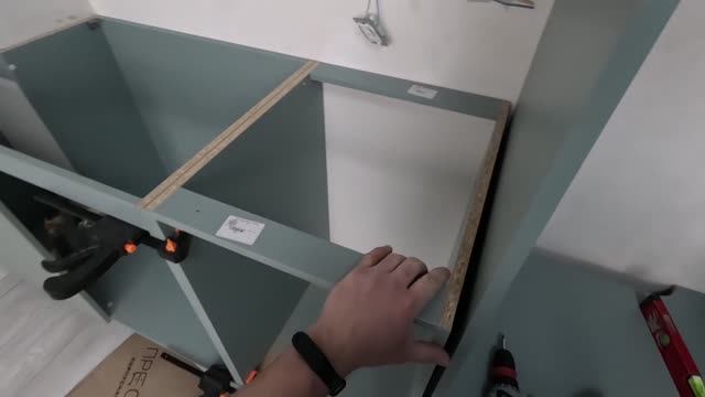 Зелёная кухня (2). Сборка нижних корпусов, правая сторона.