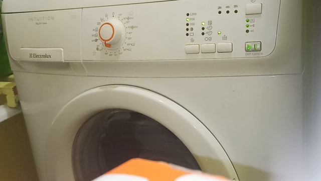 Стирка Electrolux EWF 12040 W
Синтетика 40 градусов 
900 оборотов Ежедневная стирка 
(1 часть стирк)