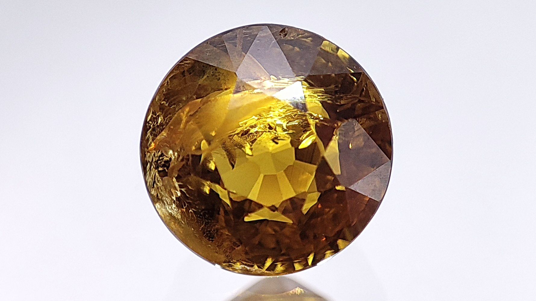 Гранат Гроссуляр - Андрадит круг 3.13 ct. Танзания + гемм. заключение