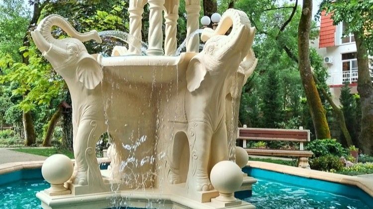 Фонтан Слоны. Кабардинка Старый парк