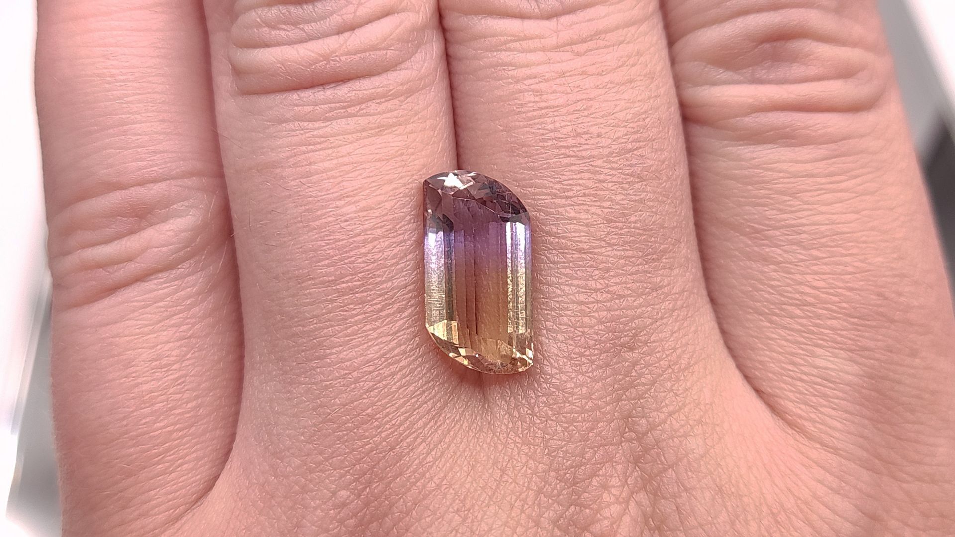 Аметрин фантазийный 6.08 ct. Боливия + гемм. заключение