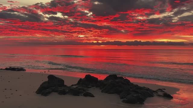 ❤️🔥 Идеальный восход солнца на пляже под успокаивающий шум волн