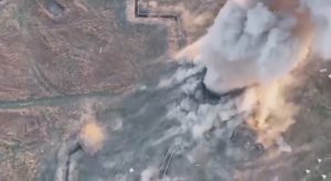 Сброс небольшой мины на украинский укреп. Мина попадает в склад БК.