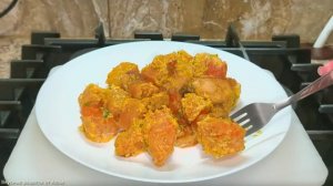 Курица с тыквой в чесночном соусе.