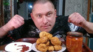 мукбанг/обжорыч/жареные пельмени, Закуска из кабачков/