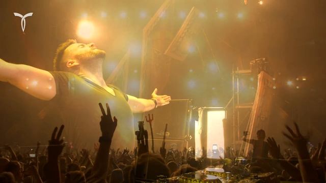 @EdSheeran - Castle On The Hill (Gareth Emery & Ashley Wallbridge RMX) (Live at Transmission 2021)