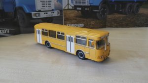 Обзор модели Лиаз-677м, масштаб 1:43, "Modimio".