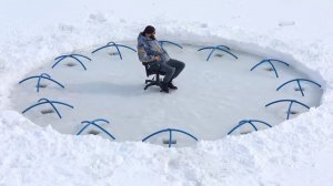 Невероятная рыбалка на замёрзшем озере.