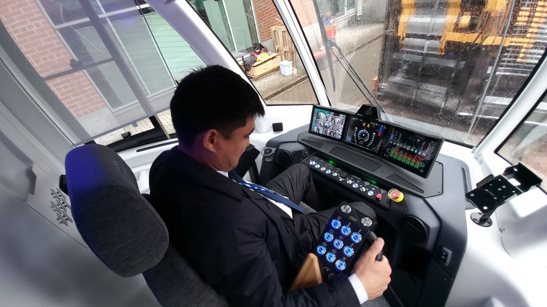 ВОЕВОДА — инновационный низкопольный трамвай модели 71-952 смотреть онлайн