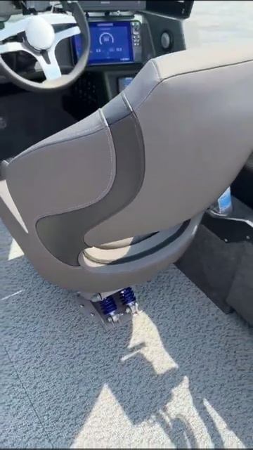 Амортизационные стойки Smart Wave на лодке Siberia S6