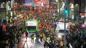 Тысячи протестующих попытались сорвать съезд молодежной организации АдГ в Германии