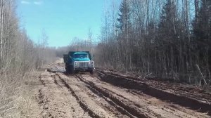 Грузовики ГАЗ-53 по грязи
