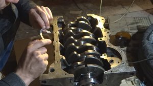 Начало сборки | Укладываю коленвал | Вешаем шатуны | Капиталка двигателя Часть 13