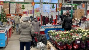 В Светофоре классные завалы посуды! Много новинок для кухни. Красивые тарелки, кружки, кастрюли.